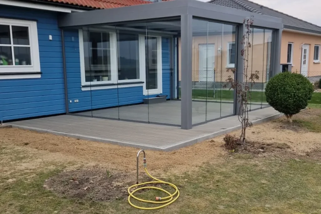 Sommergarten mit Wind- und Sichtschutz