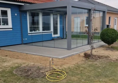 Sommergarten mit Wind- und Sichtschutz