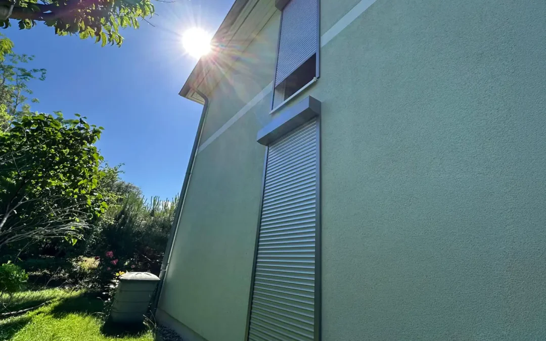 Ferienhaus komplett mit Rollläden ausgestattet