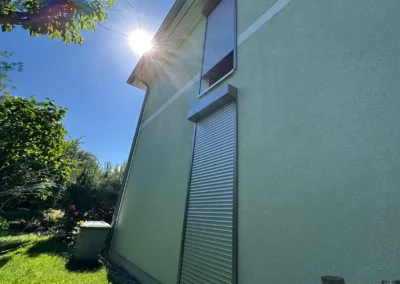 Ferienhaus komplett mit Rollläden ausgestattet