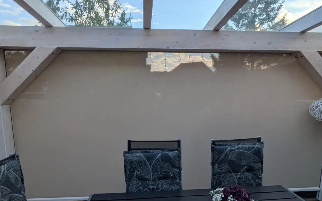 Terrasse dreiseitig geschützt