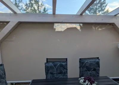 Terrasse dreiseitig geschützt