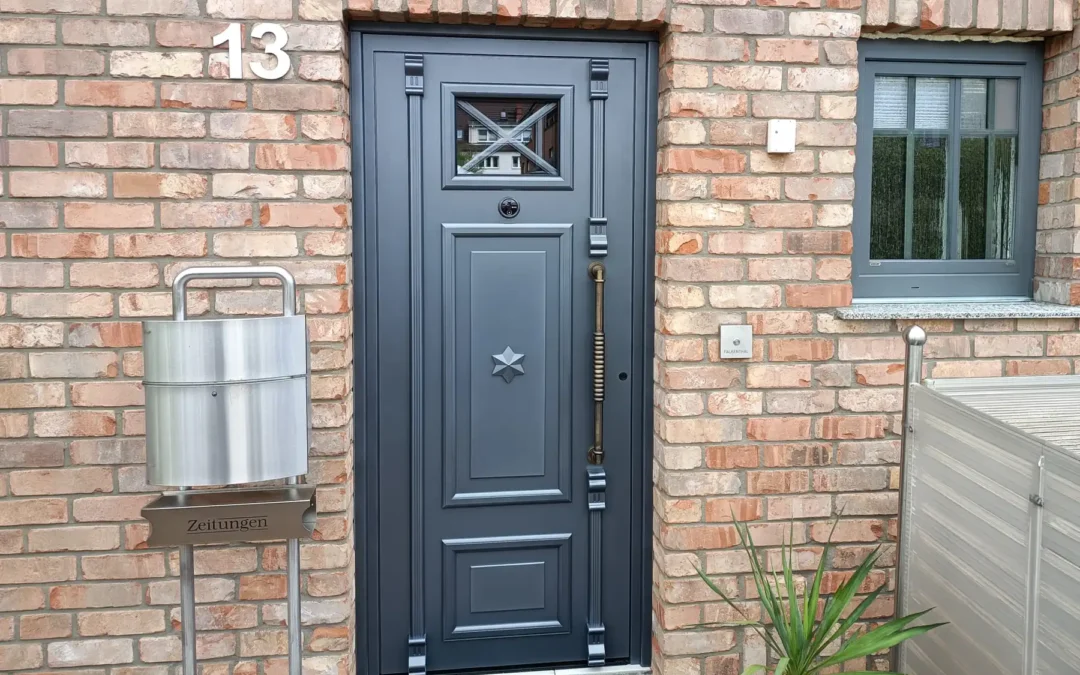Haustür in Trend Grau mit Black Edition
