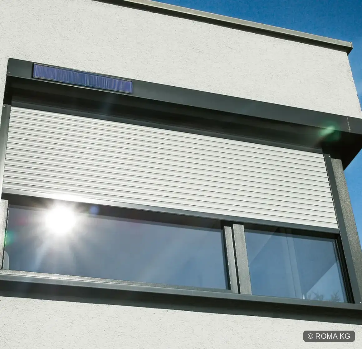 Rollladen am Fenster